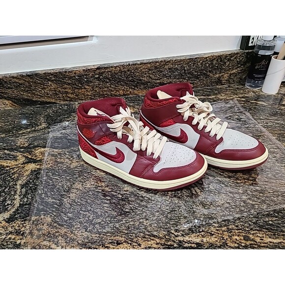 Nike Air Jordan 1 Mid SE Tiki Leaf Red Sail -Women Size 9 Men 7.5 - Picture 1 of 11